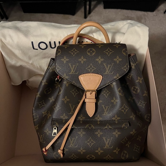 Louis Vuitton Handbags - Like new. Barely used Louis Vuitton Montsouris PM